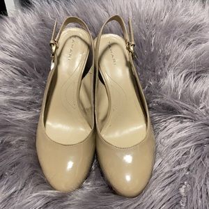 Tahari Heels Size 10